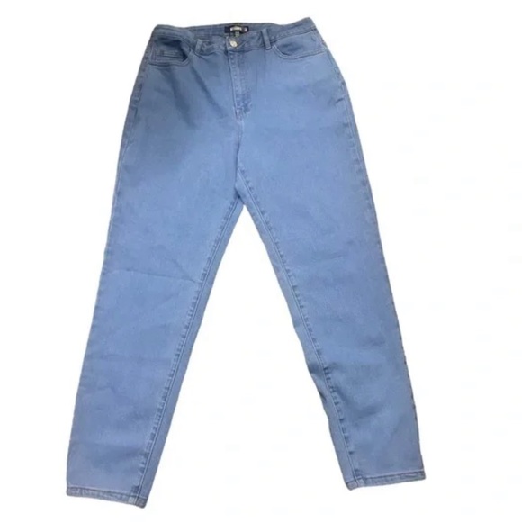 NWT Missguided High Waisted Comfort Stretch Mom Jeans - Size 10 - Picture 2 of 8